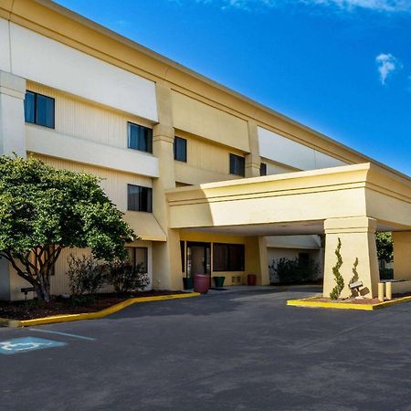 Baymont By Wyndham Meridian Extérieur photo