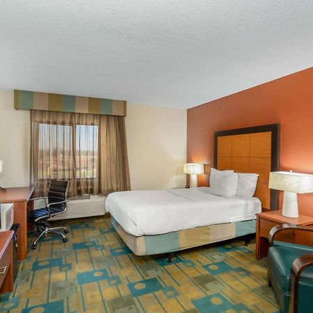 Baymont By Wyndham Meridian Extérieur photo