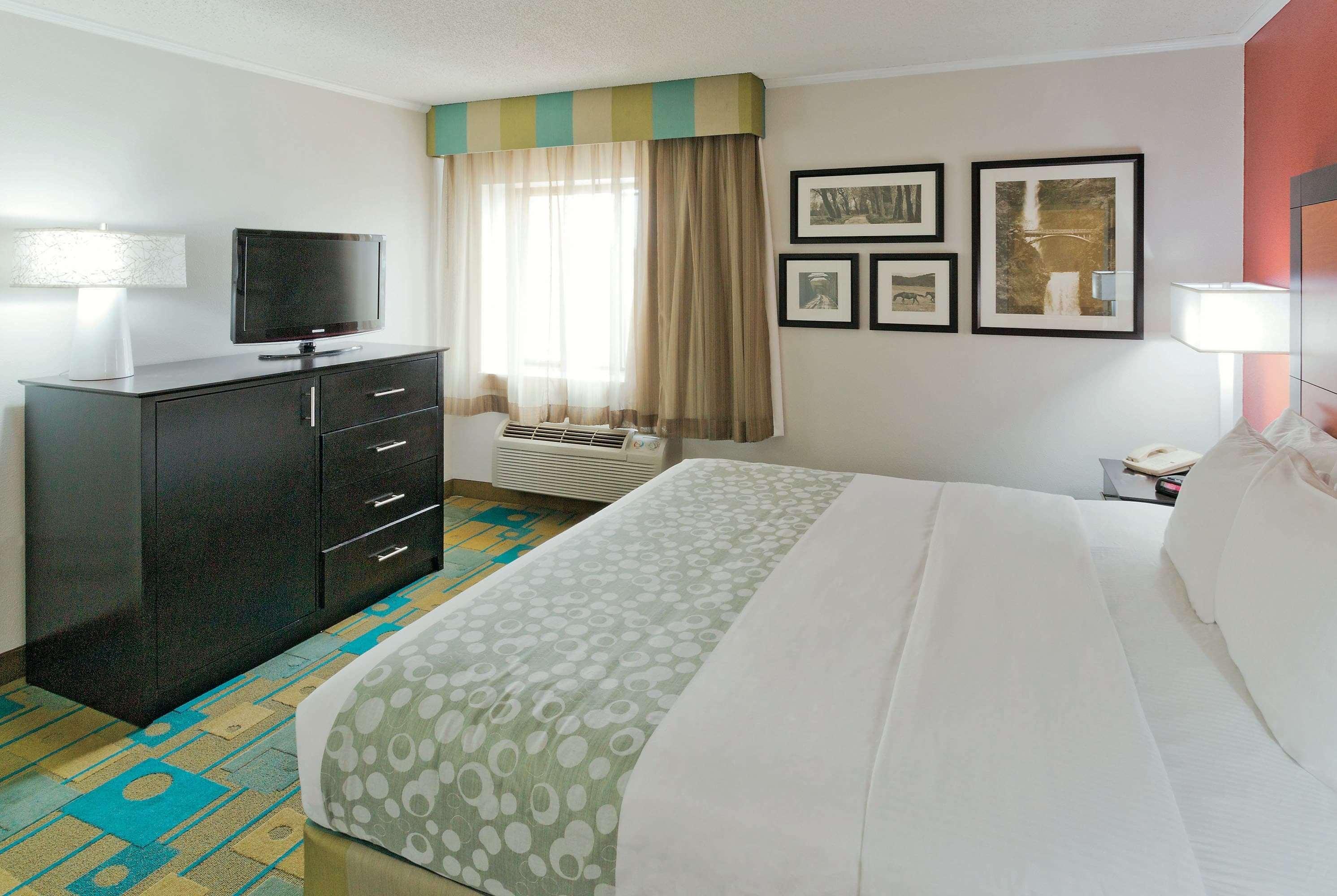 Baymont By Wyndham Meridian Extérieur photo