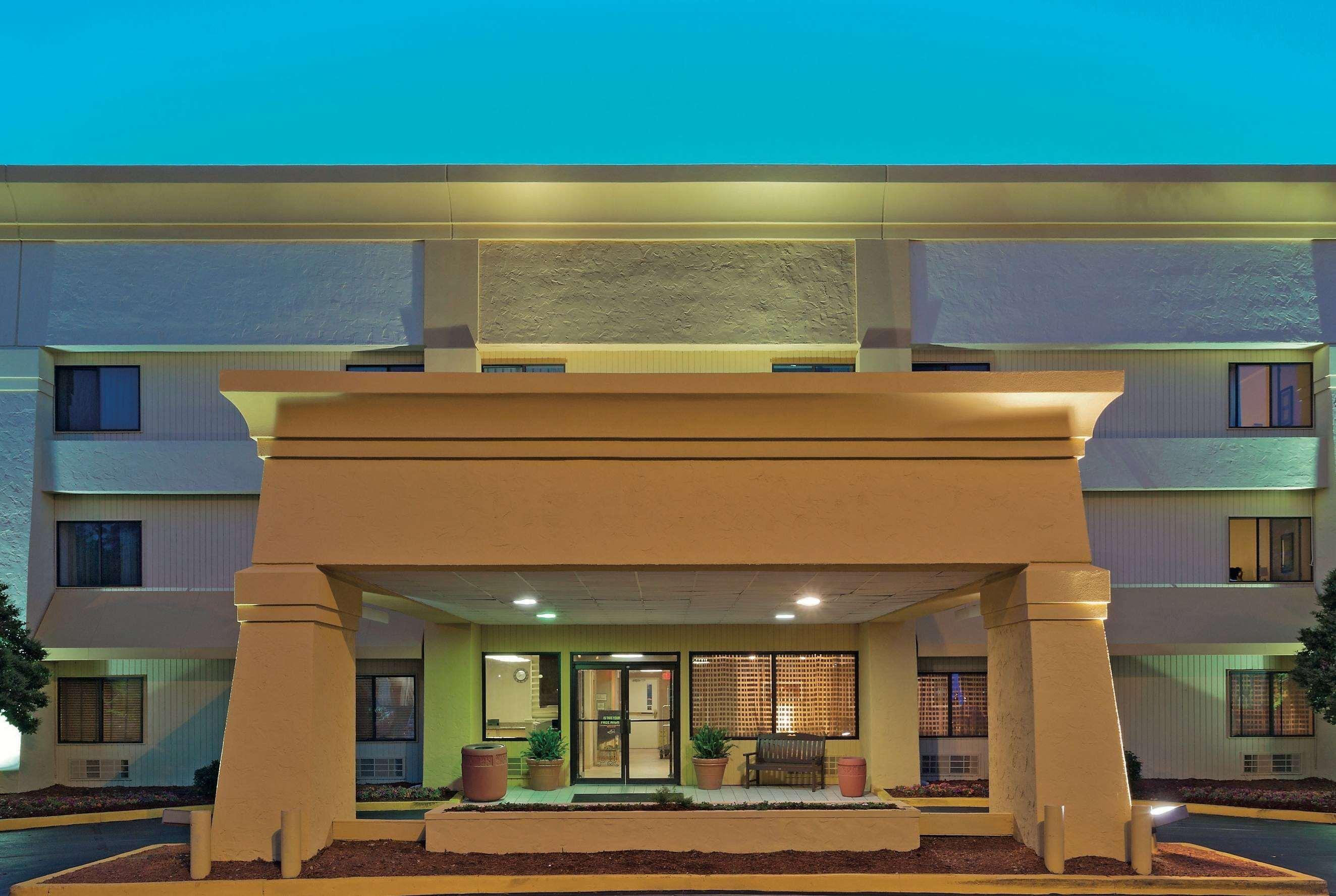 Baymont By Wyndham Meridian Extérieur photo