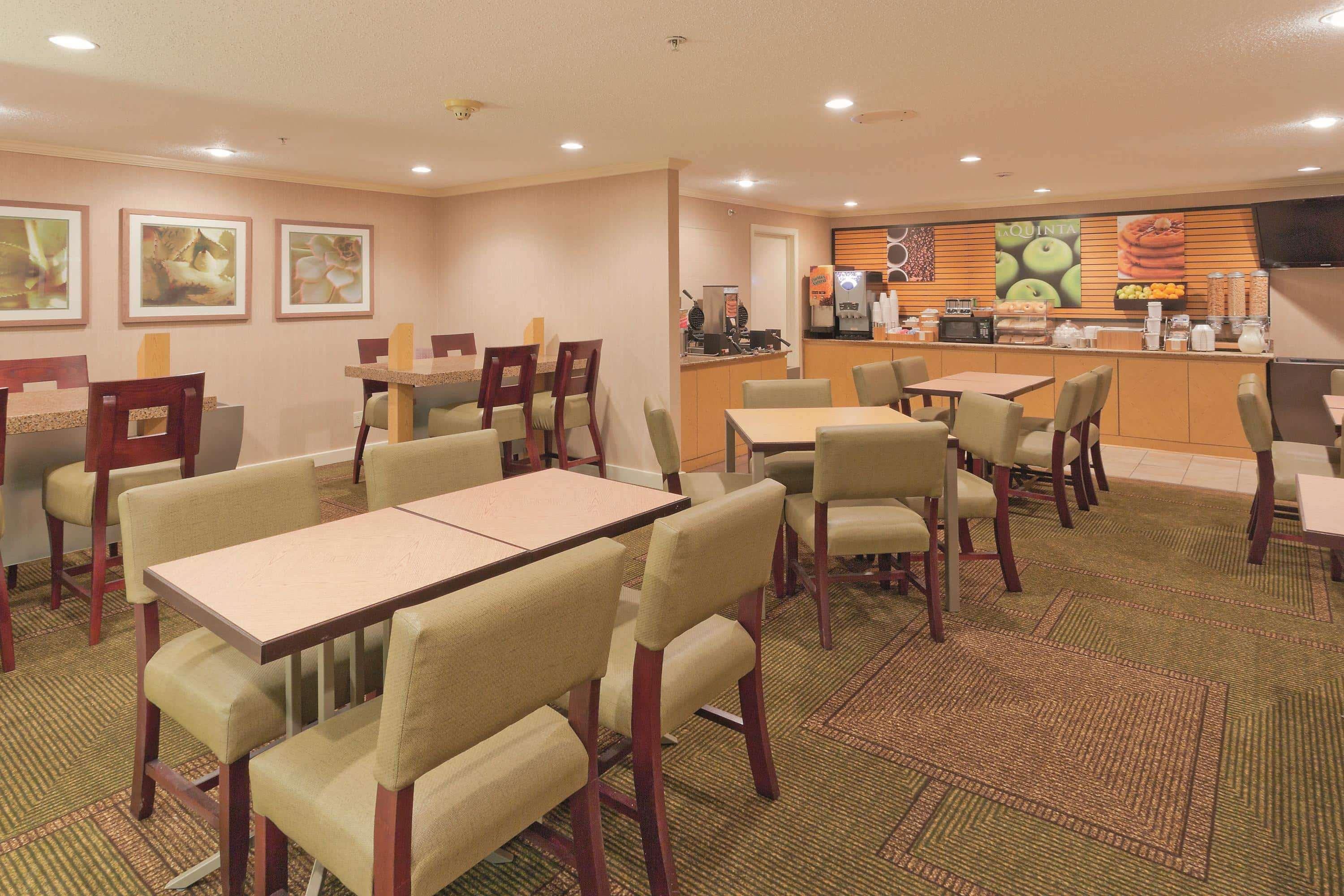 Baymont By Wyndham Meridian Extérieur photo