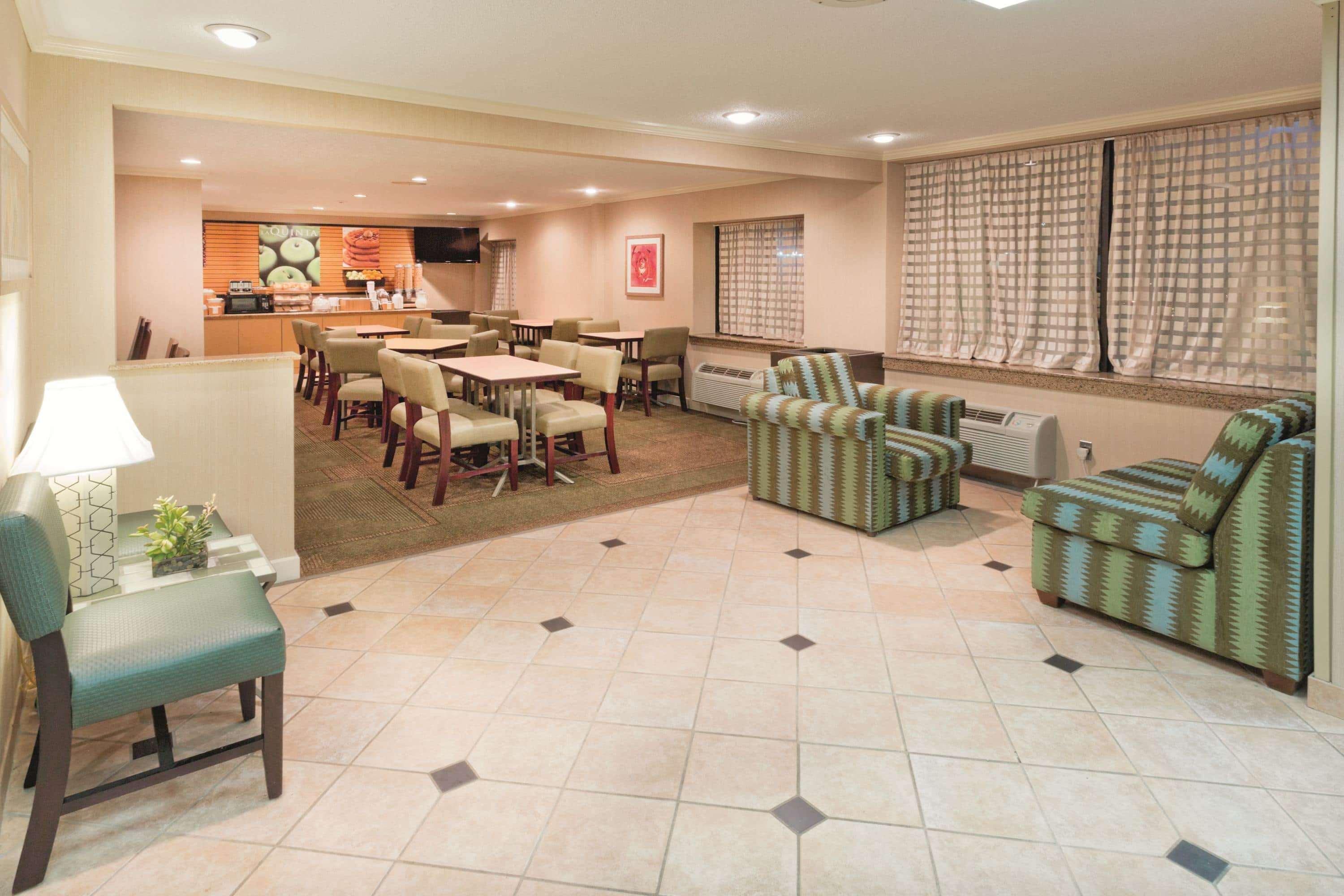 Baymont By Wyndham Meridian Extérieur photo
