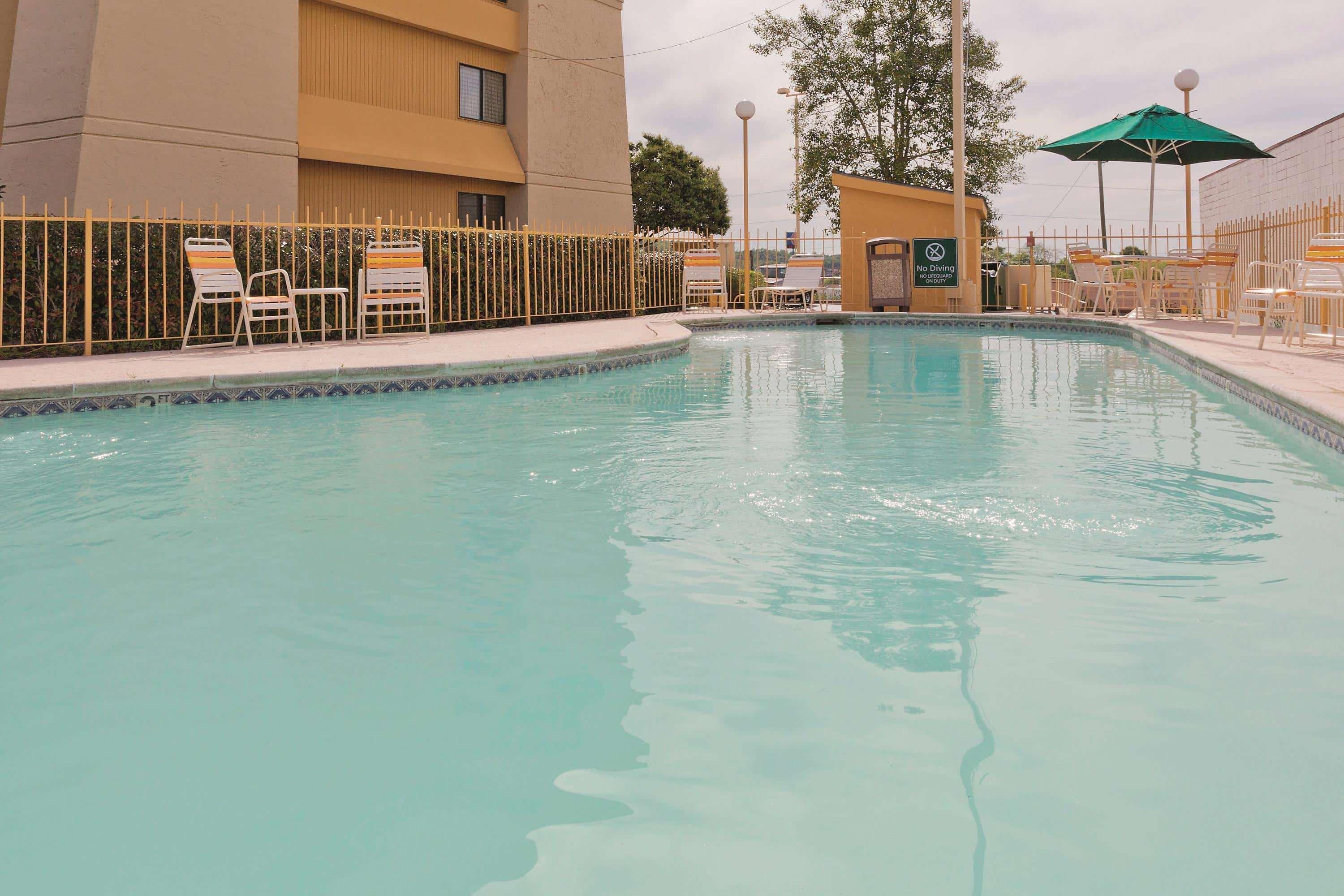 Baymont By Wyndham Meridian Extérieur photo
