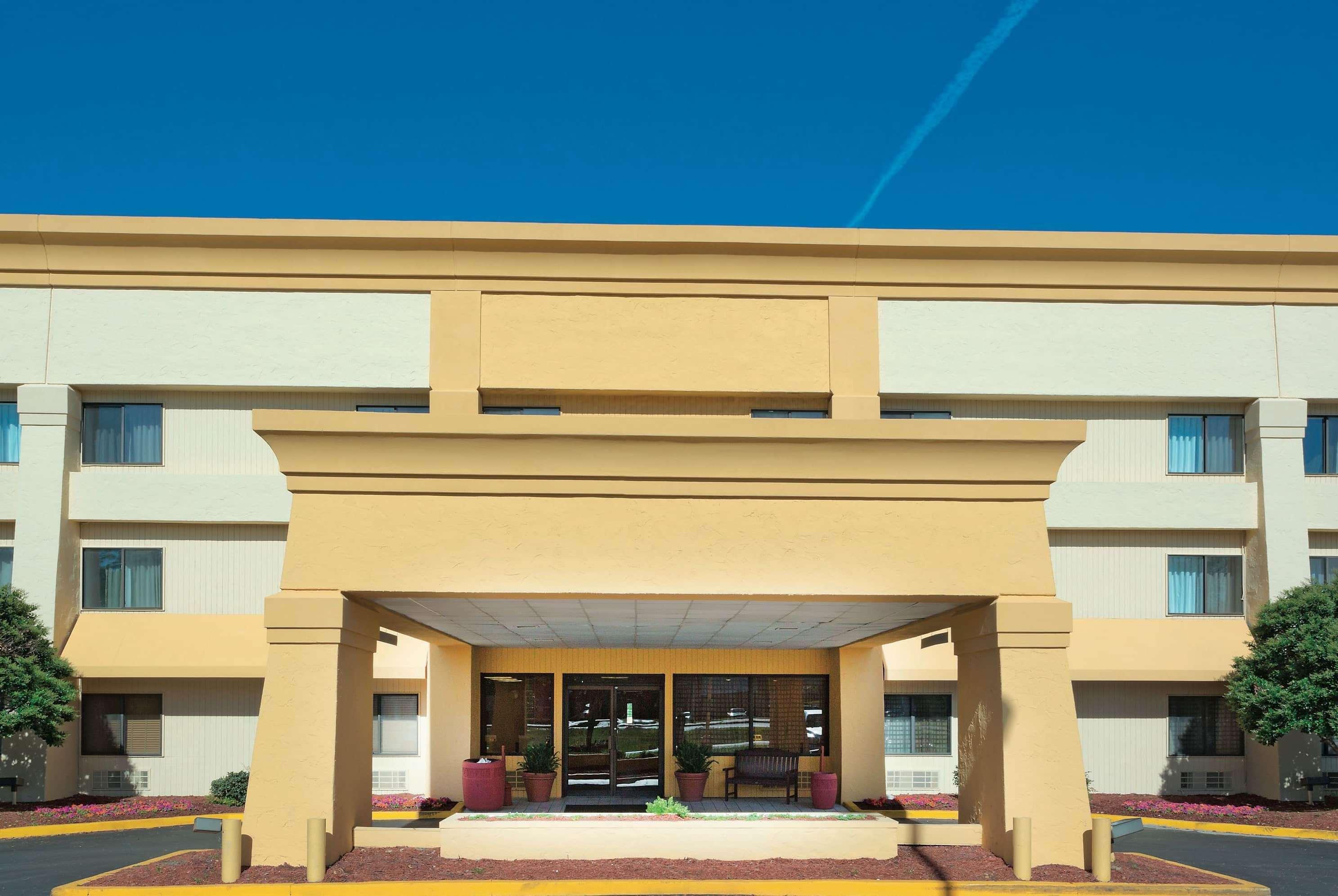 Baymont By Wyndham Meridian Extérieur photo