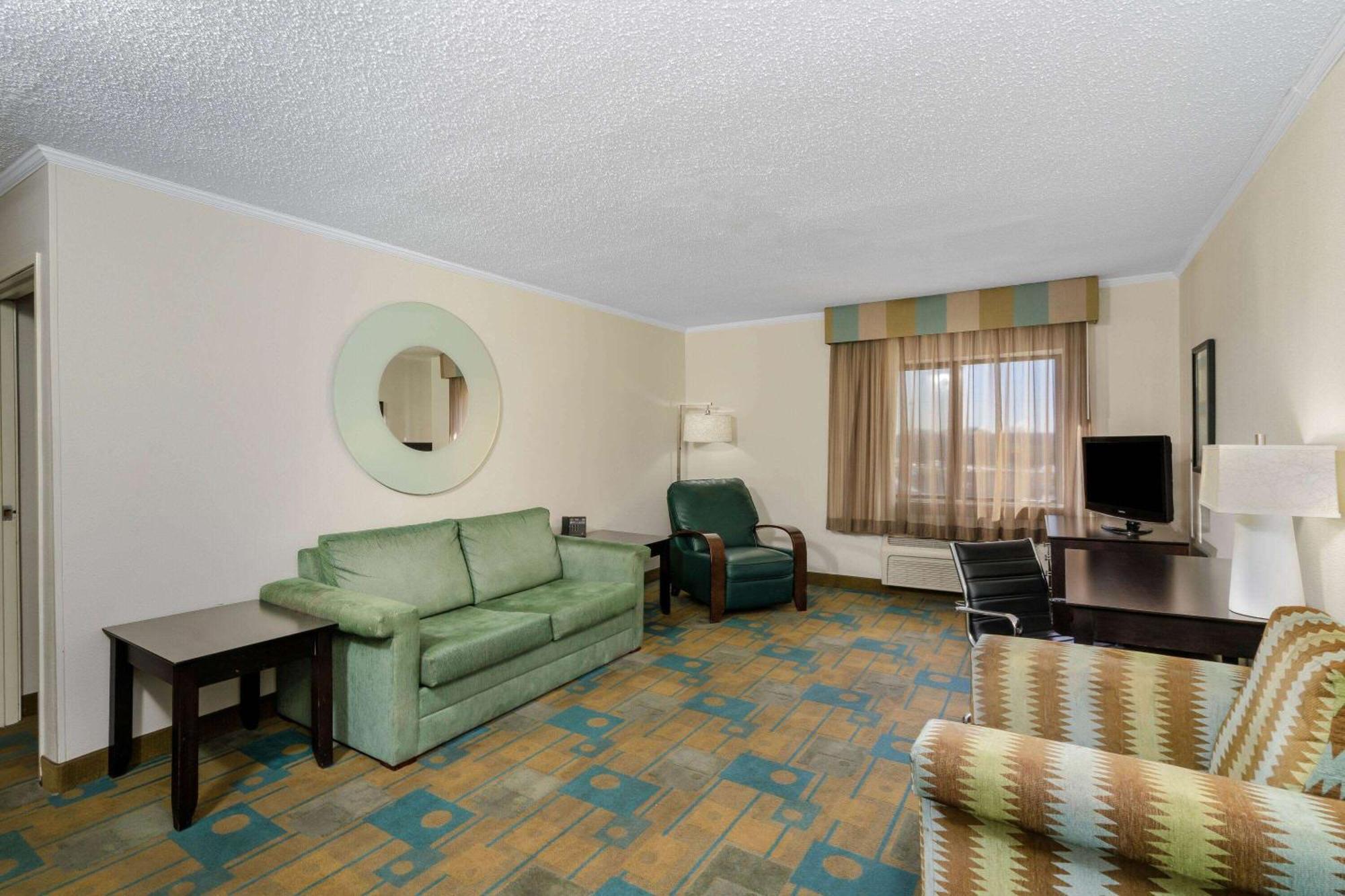 Baymont By Wyndham Meridian Extérieur photo