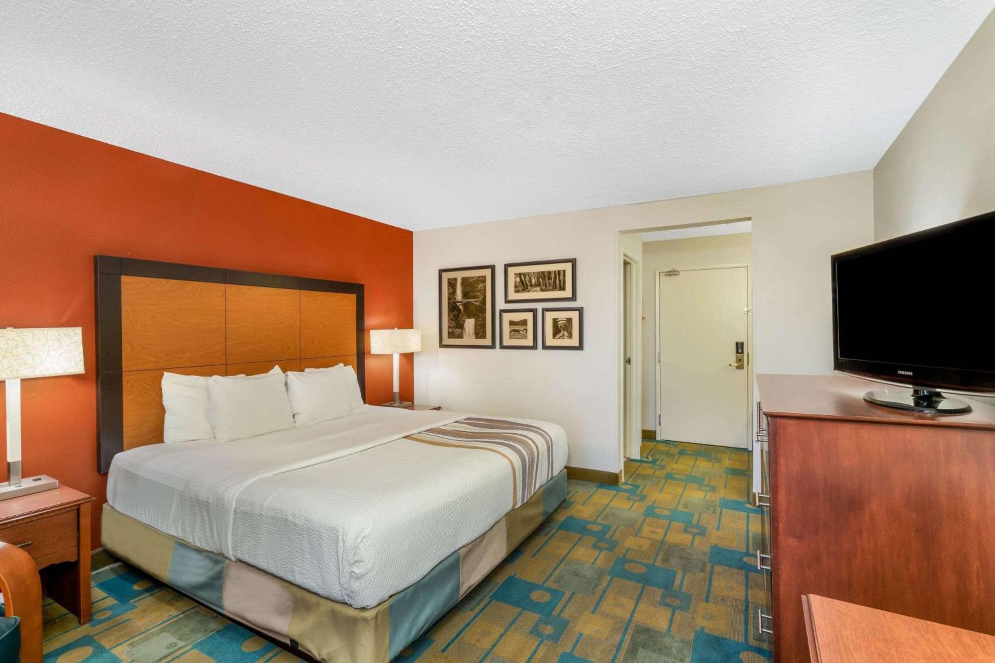 Baymont By Wyndham Meridian Extérieur photo