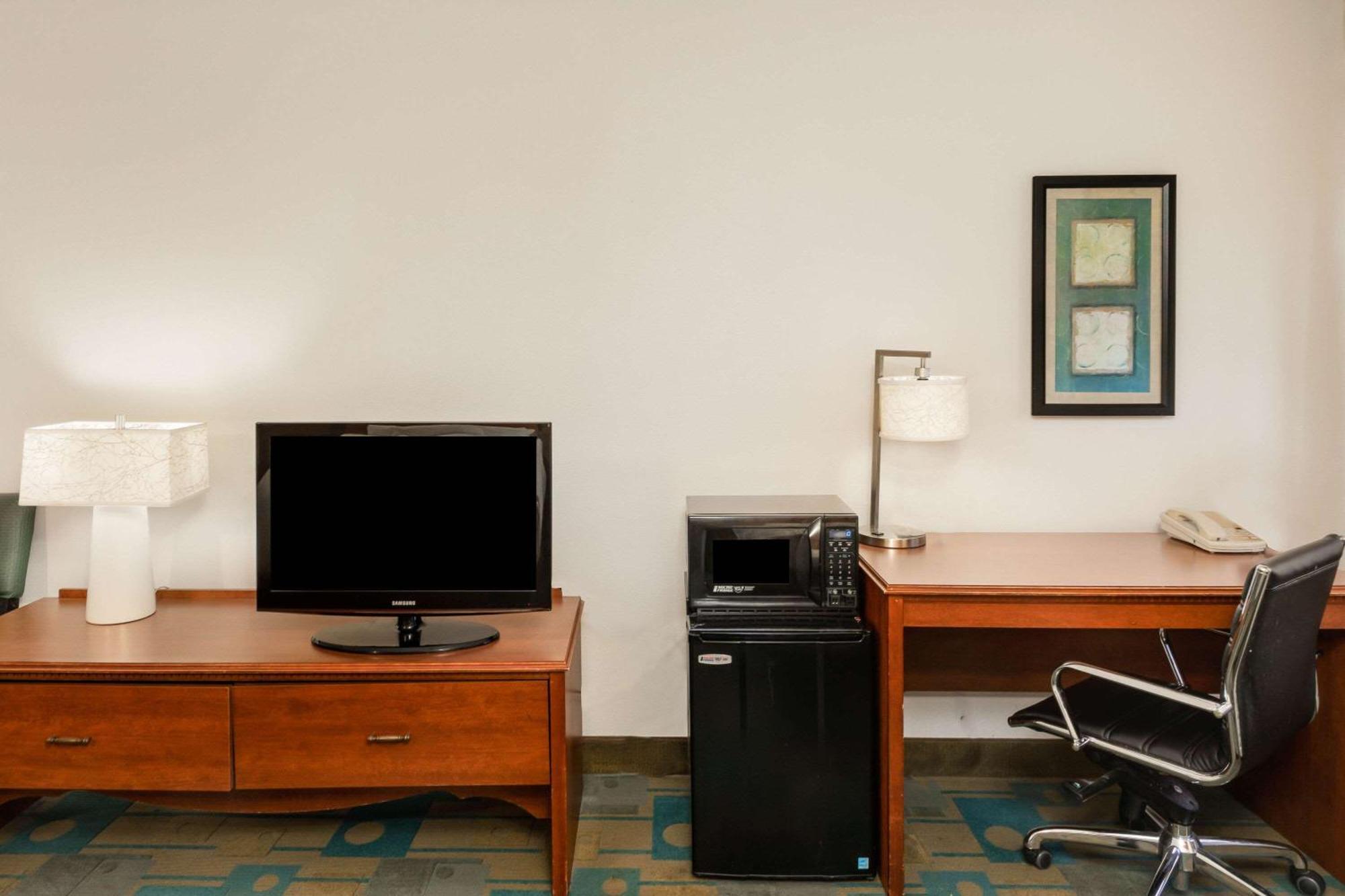 Baymont By Wyndham Meridian Extérieur photo