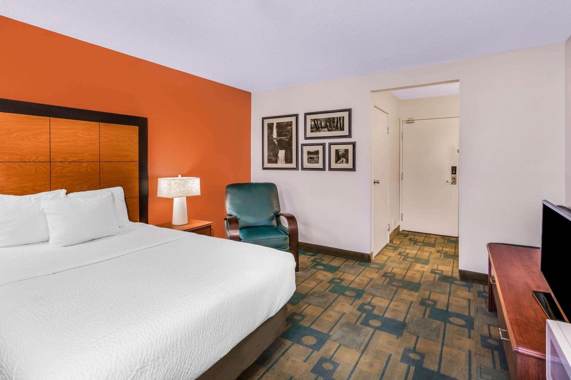 Baymont By Wyndham Meridian Extérieur photo