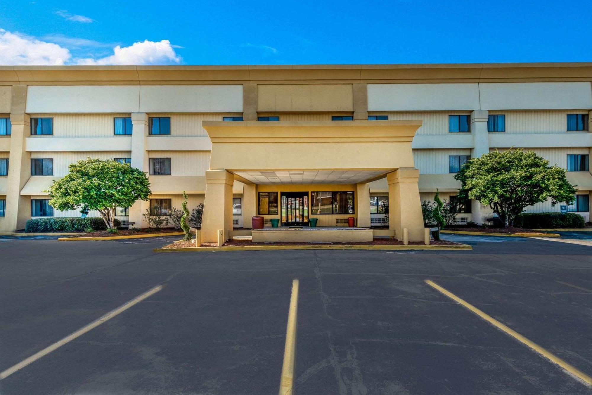 Baymont By Wyndham Meridian Extérieur photo